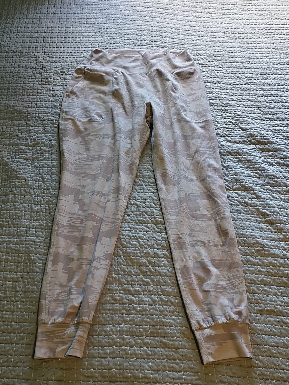 Alphalete Women's Light Beige Camo Joggers